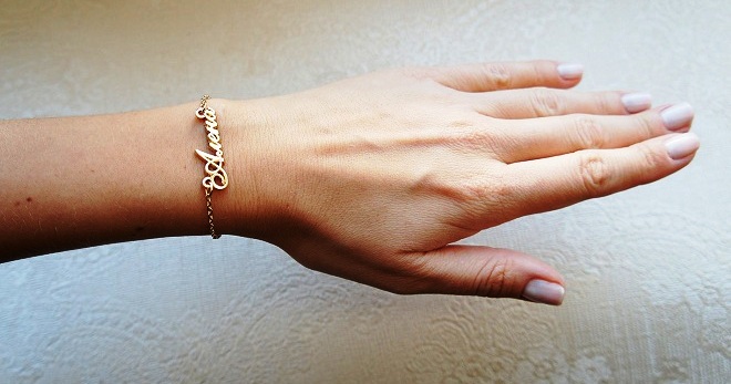 Как выбрать золотой женский браслет на руку: правила сочетания.