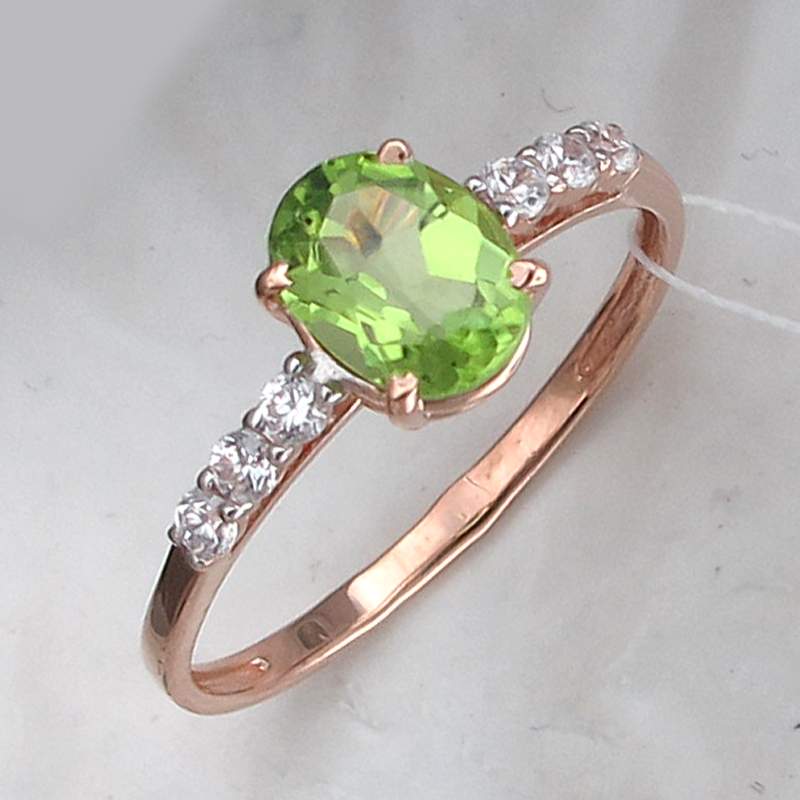 Зеленый камень в кольце